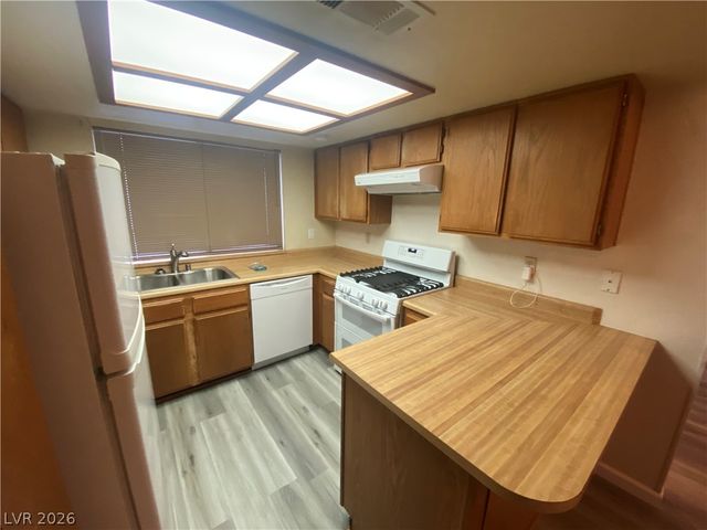 5712 Swimmer Drive, Las Vegas, NV 89110