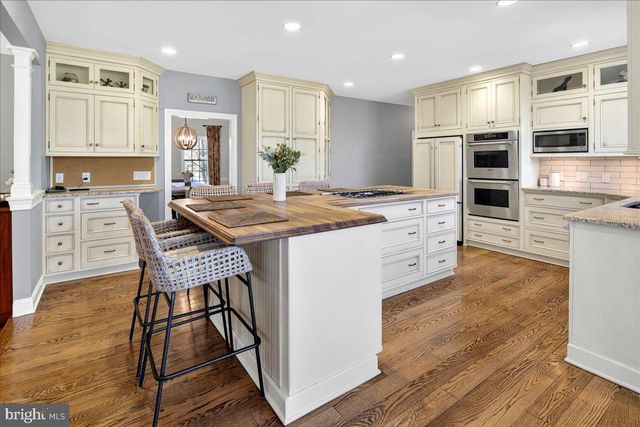 111 RED OAK WAY, Belle Mead, NJ 08502