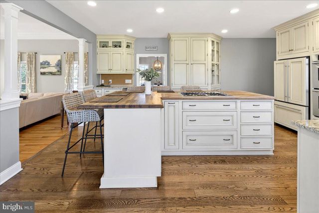 111 RED OAK WAY, Belle Mead, NJ 08502