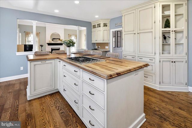 111 RED OAK WAY, Belle Mead, NJ 08502