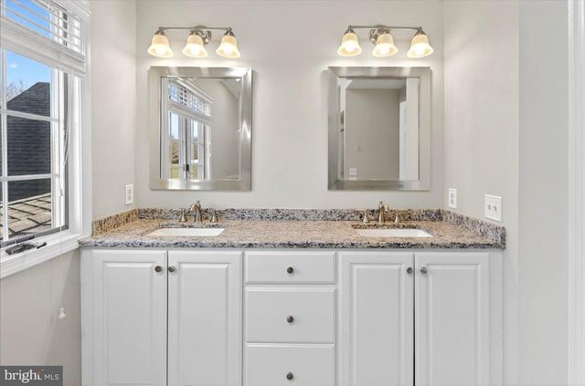 111 RED OAK WAY, Belle Mead, NJ 08502