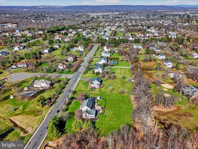 111 RED OAK WAY, Belle Mead, NJ 08502