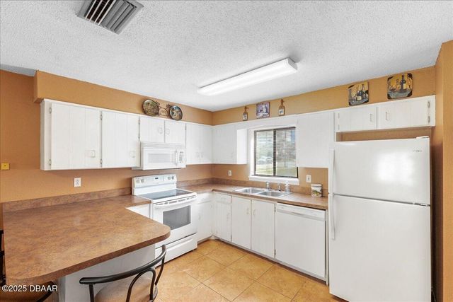 616 Lenox Avenue, Daytona Beach, FL 32118