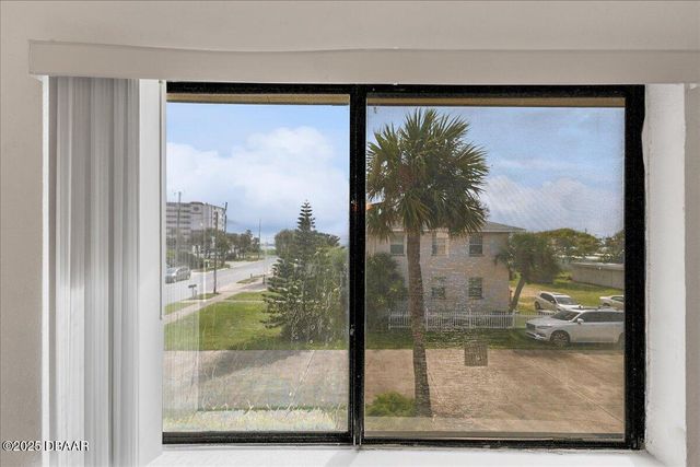 616 Lenox Avenue, Daytona Beach, FL 32118