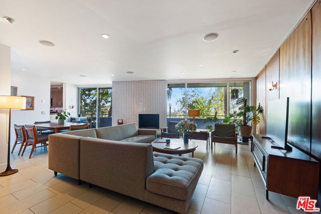 8401 Fountain Avenue 8, West Hollywood, CA 90069