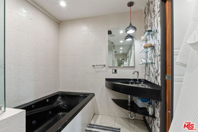 8401 Fountain Avenue 8, West Hollywood, CA 90069