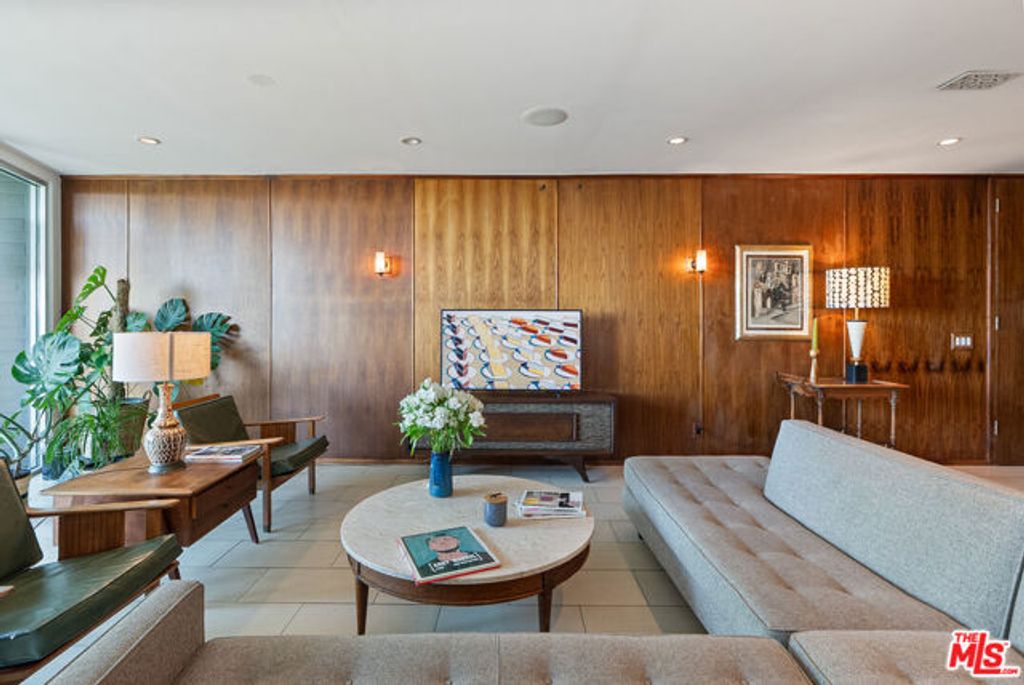 8401 Fountain Avenue 8, West Hollywood, CA 90069