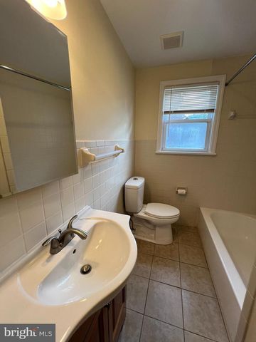 136 W PARK AVE, Maple Shade, NJ 08052