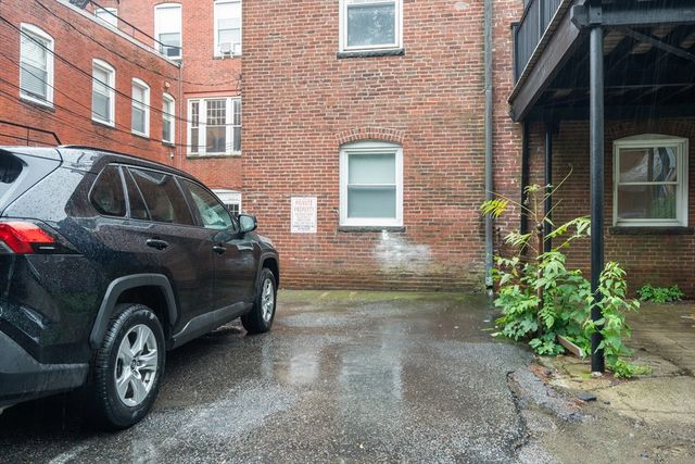 1724 Beacon St 1, Brookline, MA 02445