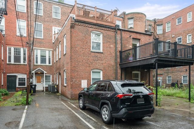 1724 Beacon St 1, Brookline, MA 02445
