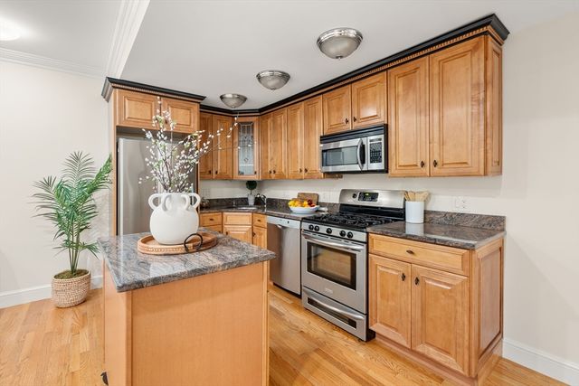 1724 Beacon St 1, Brookline, MA 02445