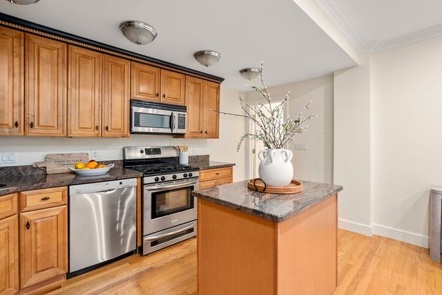 1724 Beacon St 1, Brookline, MA 02445