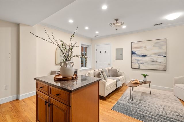 1724 Beacon St 1, Brookline, MA 02445