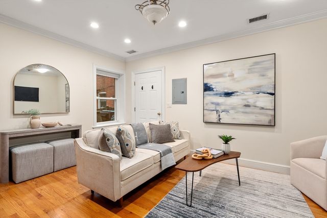 1724 Beacon St 1, Brookline, MA 02445