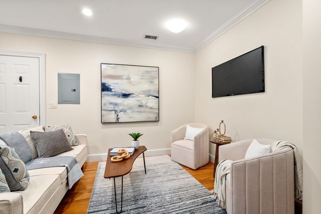 1724 Beacon St 1, Brookline, MA 02445