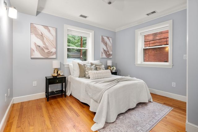 1724 Beacon St 1, Brookline, MA 02445