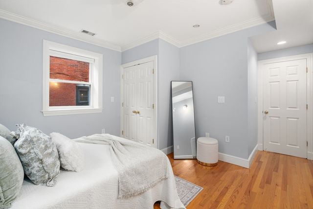 1724 Beacon St 1, Brookline, MA 02445