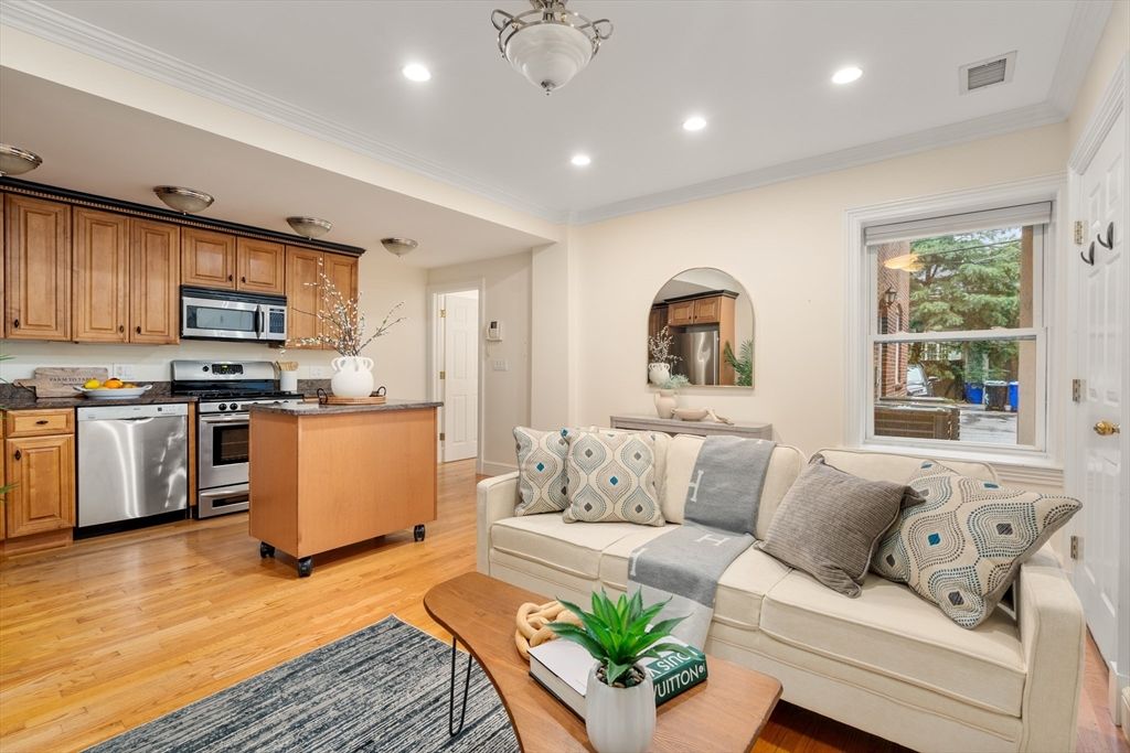 1724 Beacon St 1, Brookline, MA 02445