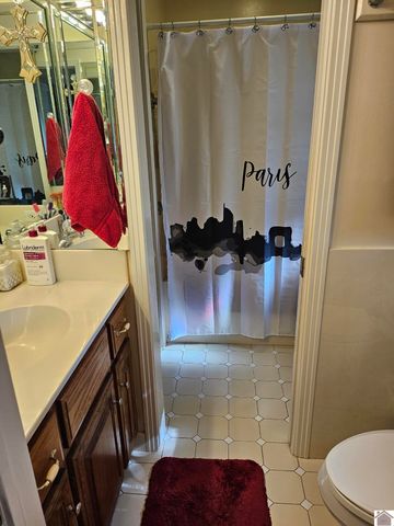 811 Guthrie Drive 12, Block E, Murray, KY 42071