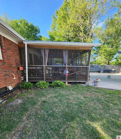 811 Guthrie Drive 12, Block E, Murray, KY 42071