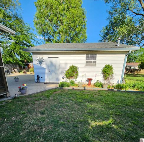 811 Guthrie Drive 12, Block E, Murray, KY 42071