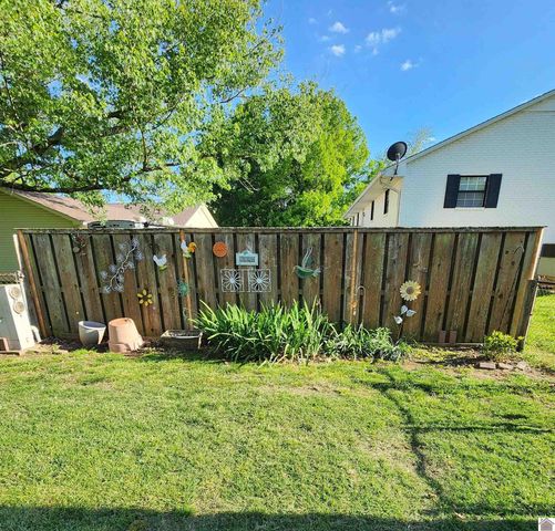 811 Guthrie Drive 12, Block E, Murray, KY 42071