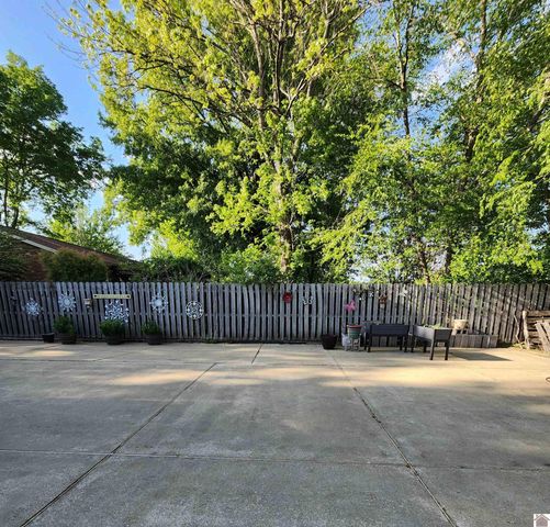 811 Guthrie Drive 12, Block E, Murray, KY 42071