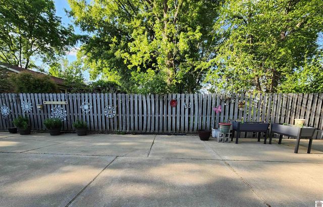 811 Guthrie Drive 12, Block E, Murray, KY 42071
