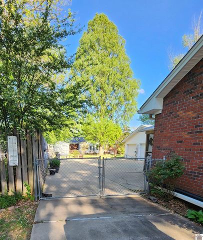 811 Guthrie Drive 12, Block E, Murray, KY 42071