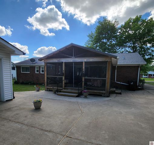 811 Guthrie Drive 12, Block E, Murray, KY 42071