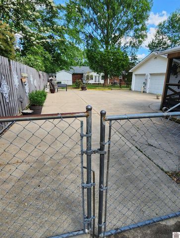 811 Guthrie Drive 12, Block E, Murray, KY 42071