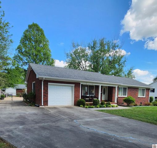 811 Guthrie Drive 12, Block E, Murray, KY 42071
