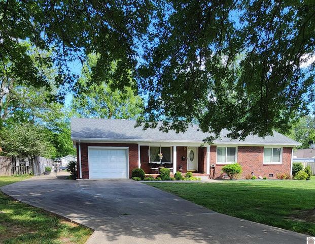 811 Guthrie Drive 12, Block E, Murray, KY 42071