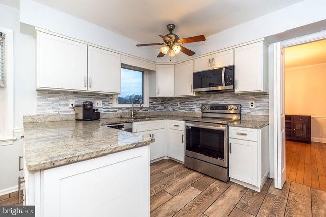 1363 LEXINGTON DR, Yardley, PA 19067