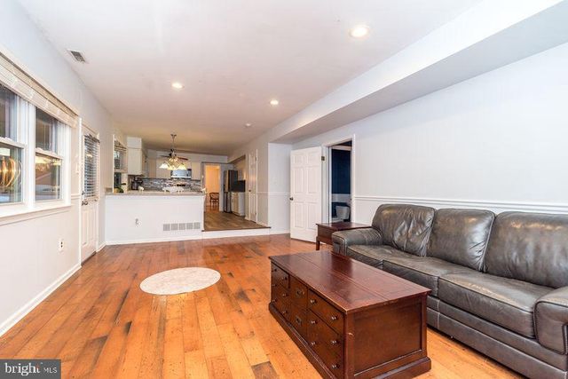 1363 LEXINGTON DR, Yardley, PA 19067