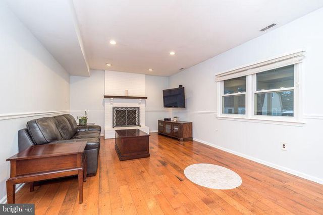 1363 LEXINGTON DR, Yardley, PA 19067