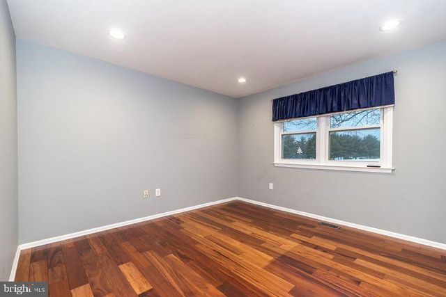 1363 LEXINGTON DR, Yardley, PA 19067