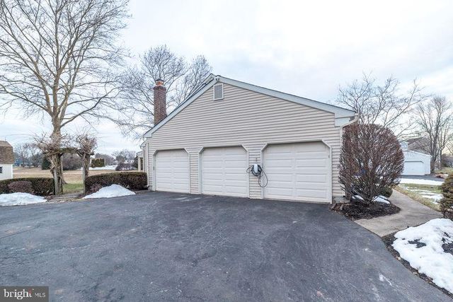1363 LEXINGTON DR, Yardley, PA 19067