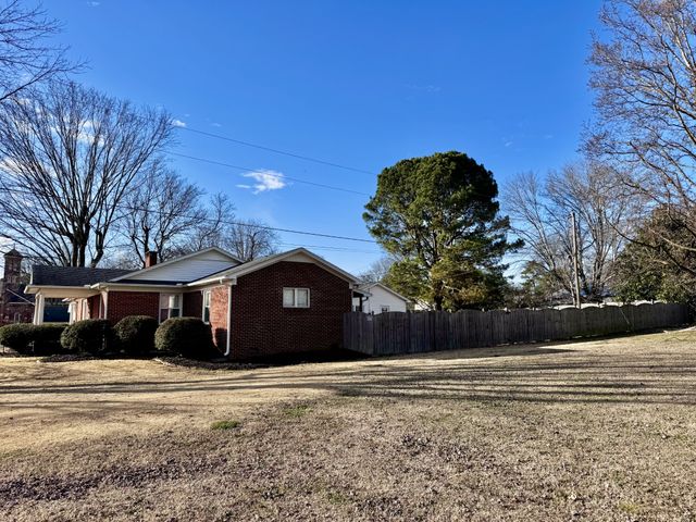 211 Church St, Loretto, TN 38469