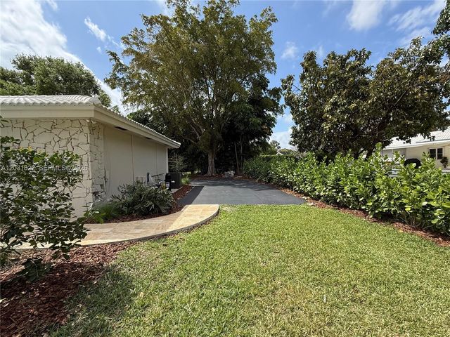 8845 SW 176th Terrace, Palmetto Bay, FL 33157