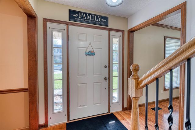 214 Brookview Drive, Evansville, IN 47711