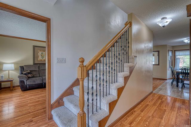 214 Brookview Drive, Evansville, IN 47711