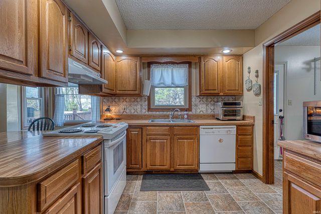 214 Brookview Drive, Evansville, IN 47711