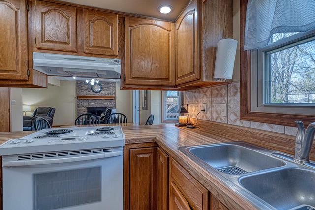 214 Brookview Drive, Evansville, IN 47711