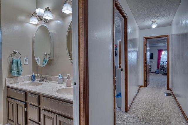 214 Brookview Drive, Evansville, IN 47711