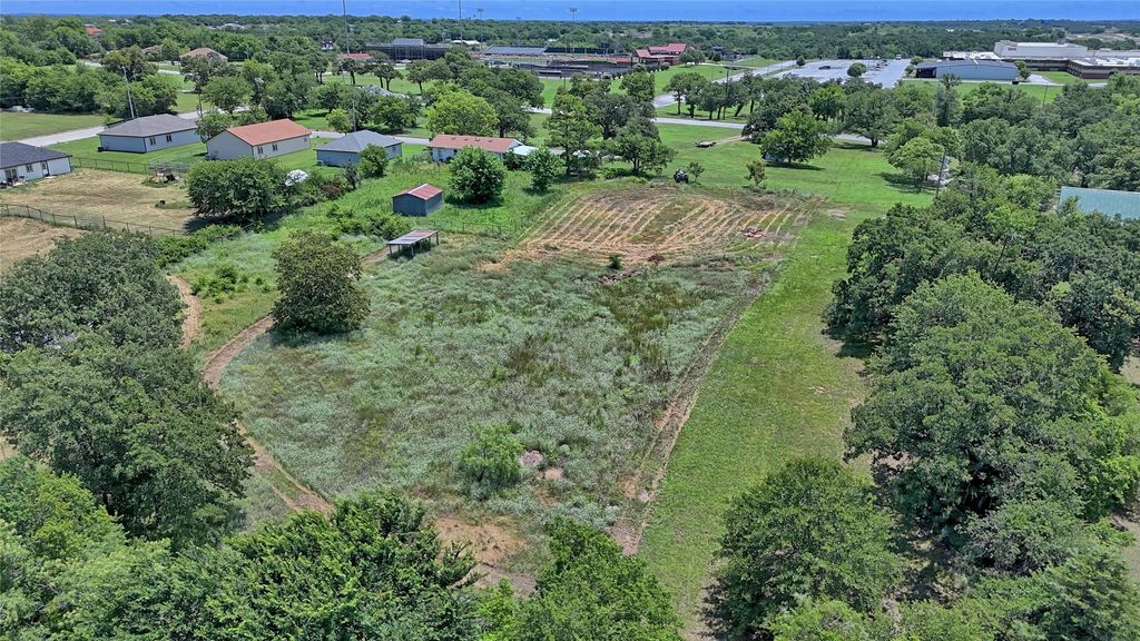 604 S Mill Street, Bowie, TX 76230