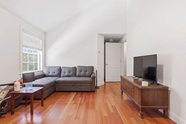 218 South 9, Waltham, MA 02453