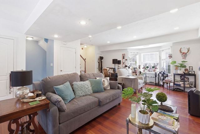 218 South 9, Waltham, MA 02453