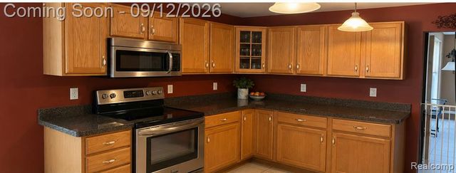22119 Oakwood Drive, Brownstown, MI 48193