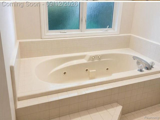 22119 Oakwood Drive, Brownstown, MI 48193